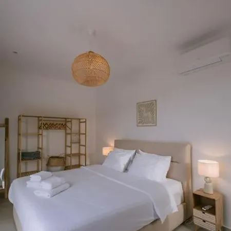 Lemon Hill / Landmark Hosting Villa