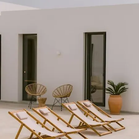 Lemon Hill / Landmark Hosting Finikúnda