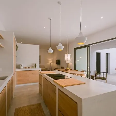 Lemon Hill / Landmark Hosting Villa Finikounta