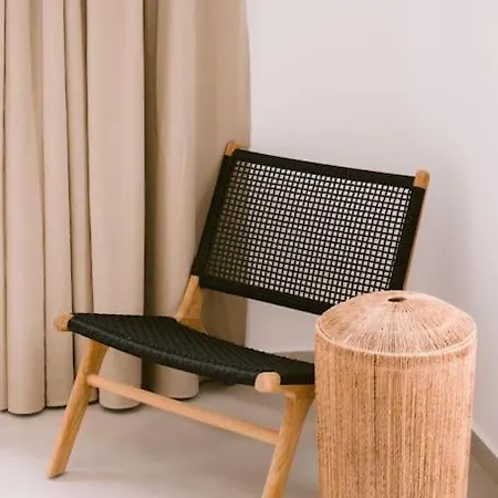 Lemon Hill / Landmark Hosting Villa Foinikounda