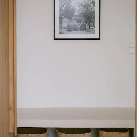 Lemon Hill / Landmark Hosting * Finikúnda