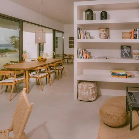 Villa Lemon Hill / Landmark Hosting Finikúnda