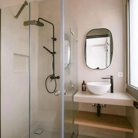 Lemon Hill / Landmark Hosting * Finikúnda