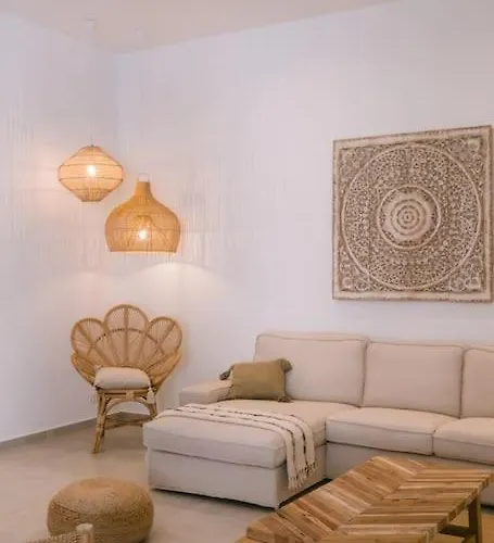 Lemon Hill / Landmark Hosting * Finikounta