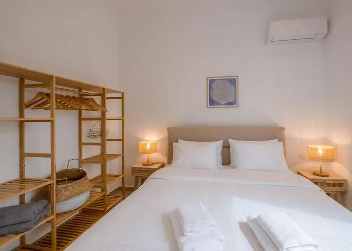 Lemon Hill / Landmark Hosting Finikounta