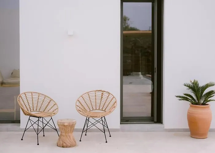 Lemon Hill / Landmark Hosting Villa *