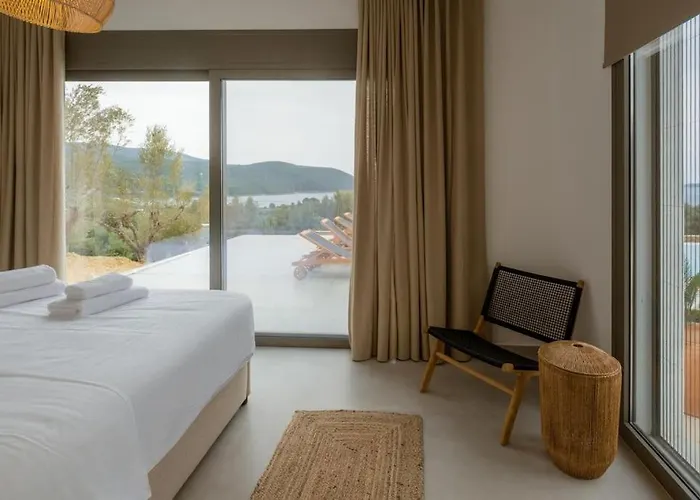 Lemon Hill / Landmark Hosting Villa Finikounta