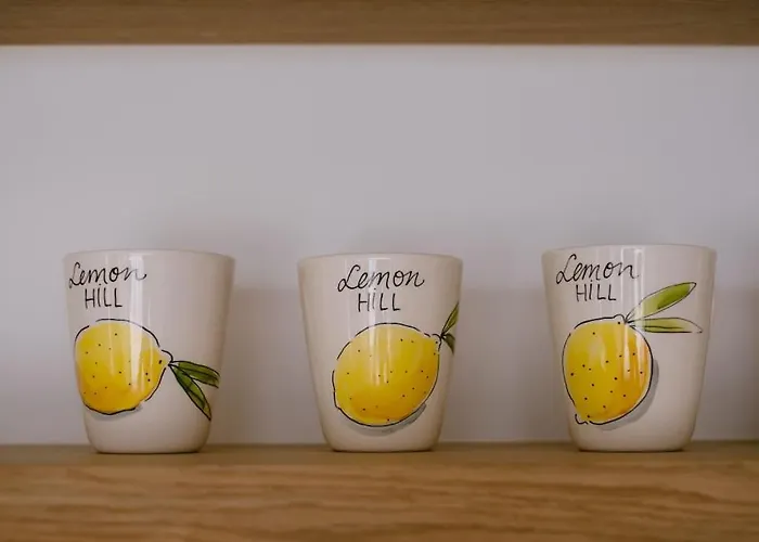 Lemon Hill / Landmark Hosting Villa