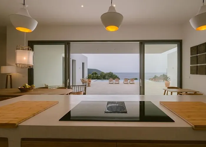 Lemon Hill / Landmark Hosting * Finikounta