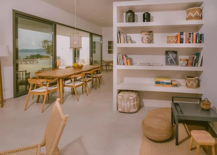 Villa Lemon Hill / Landmark Hosting Finikounta