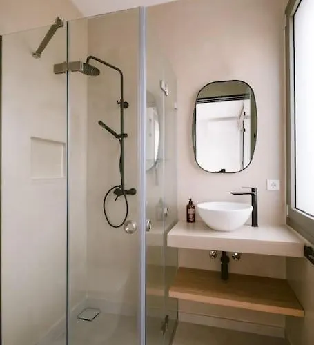 Lemon Hill / Landmark Hosting * Finikounta